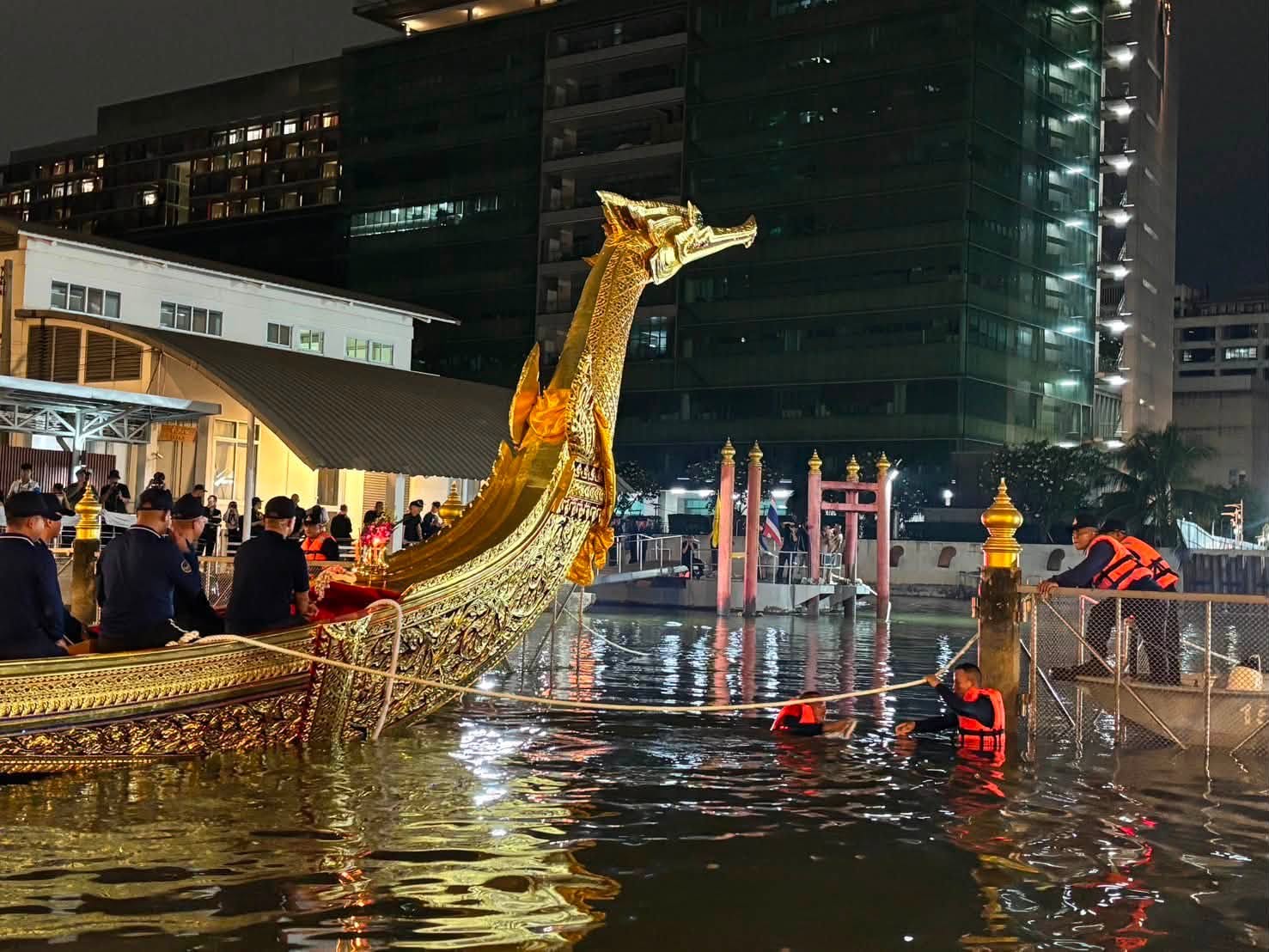 รูปภาพหน้าปก 8c7f1e7b-6d2c-4379-867f-e5aa19abbaab