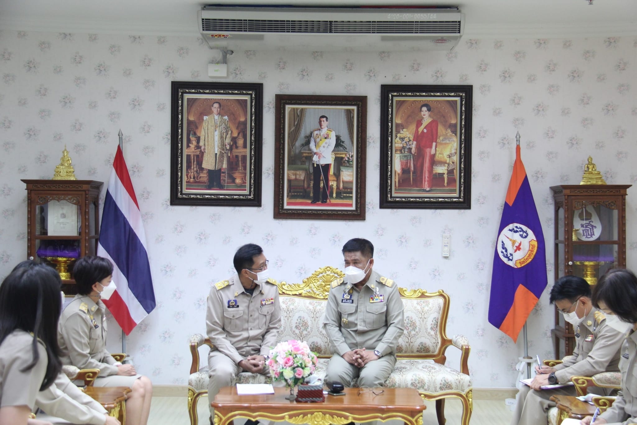 รูปภาพหน้าปก a7c20741-51b4-44e5-a2cf-b6820a1a8e69