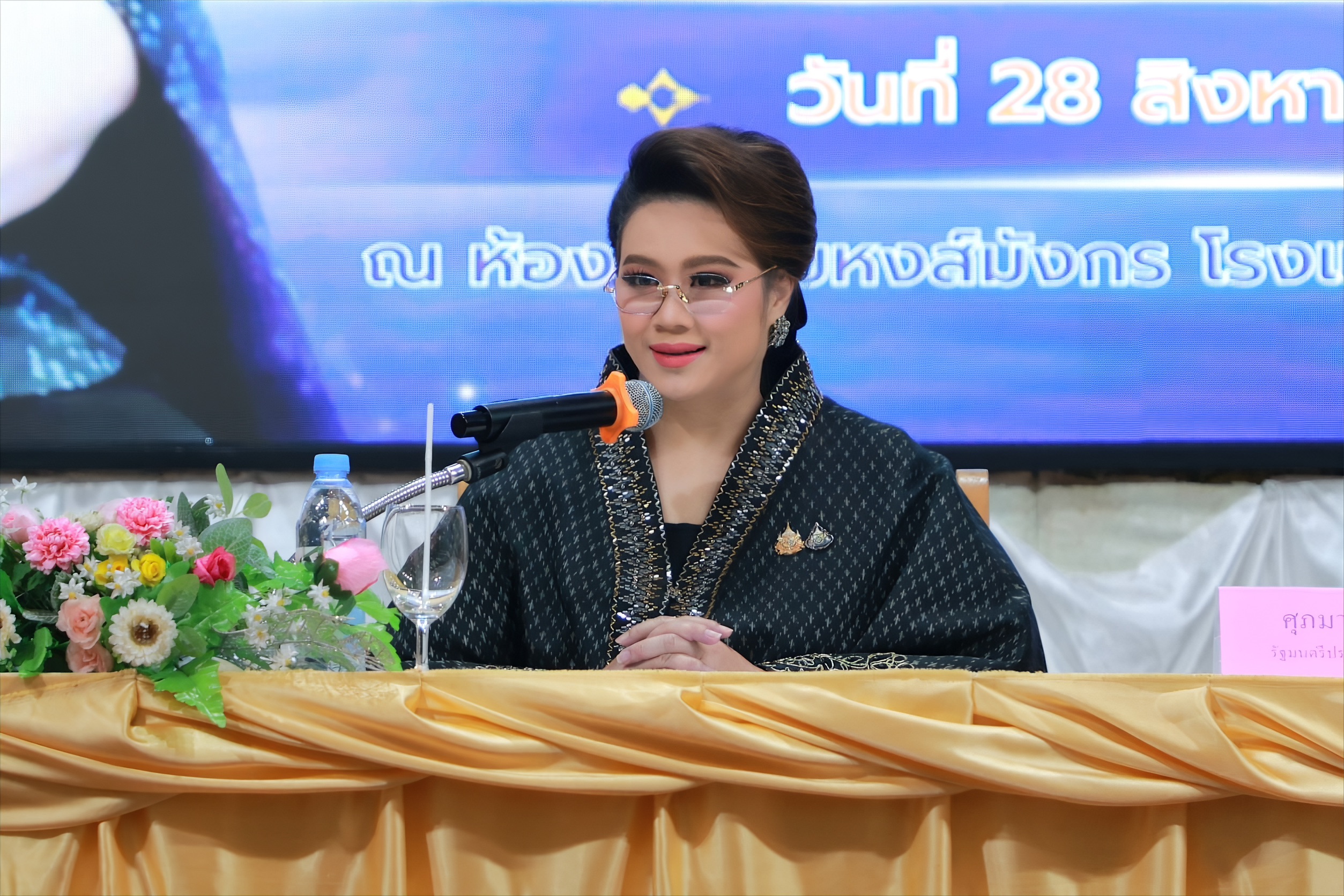 รูปภาพหน้าปก 81901b18-2c97-4478-a434-dbaab798d7d1
