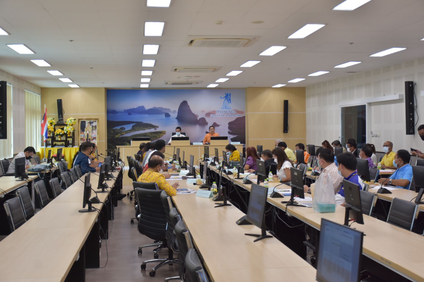 รูปภาพหน้าปก 58f5d100-0ec4-4cc3-8ab6-f7fcb544fe8e