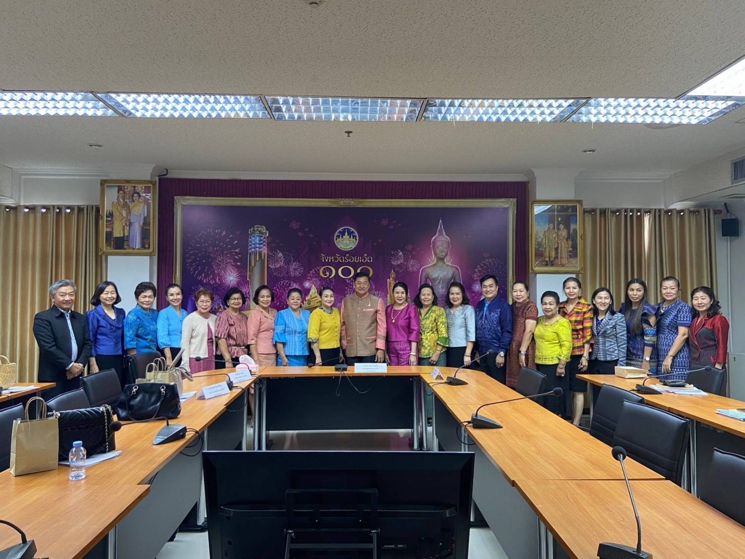 รูปภาพหน้าปก 0f4e52bc-b966-4be8-bc0d-e7f1cad44c05