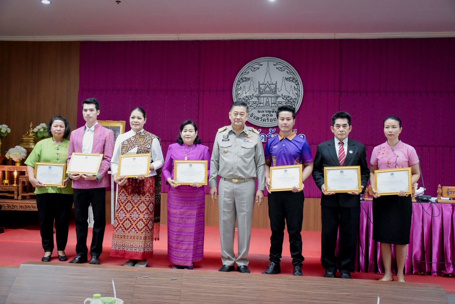 รูปภาพหน้าปก 025d8555-94b6-457d-9e48-a6ea16f2523c