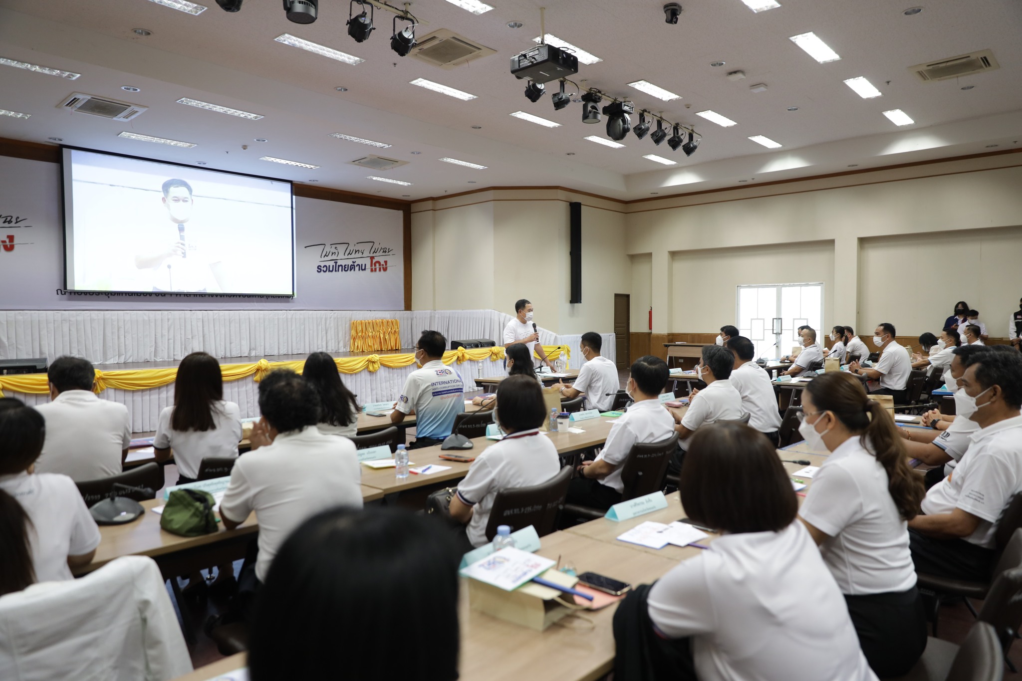 รูปภาพหน้าปก c6f8fa4a-7460-4eb9-8bf1-4917ef8605bb