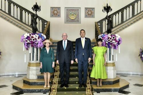รูปภาพหน้าปก f4d601f6-3375-43aa-98d5-0f05e673bb6a