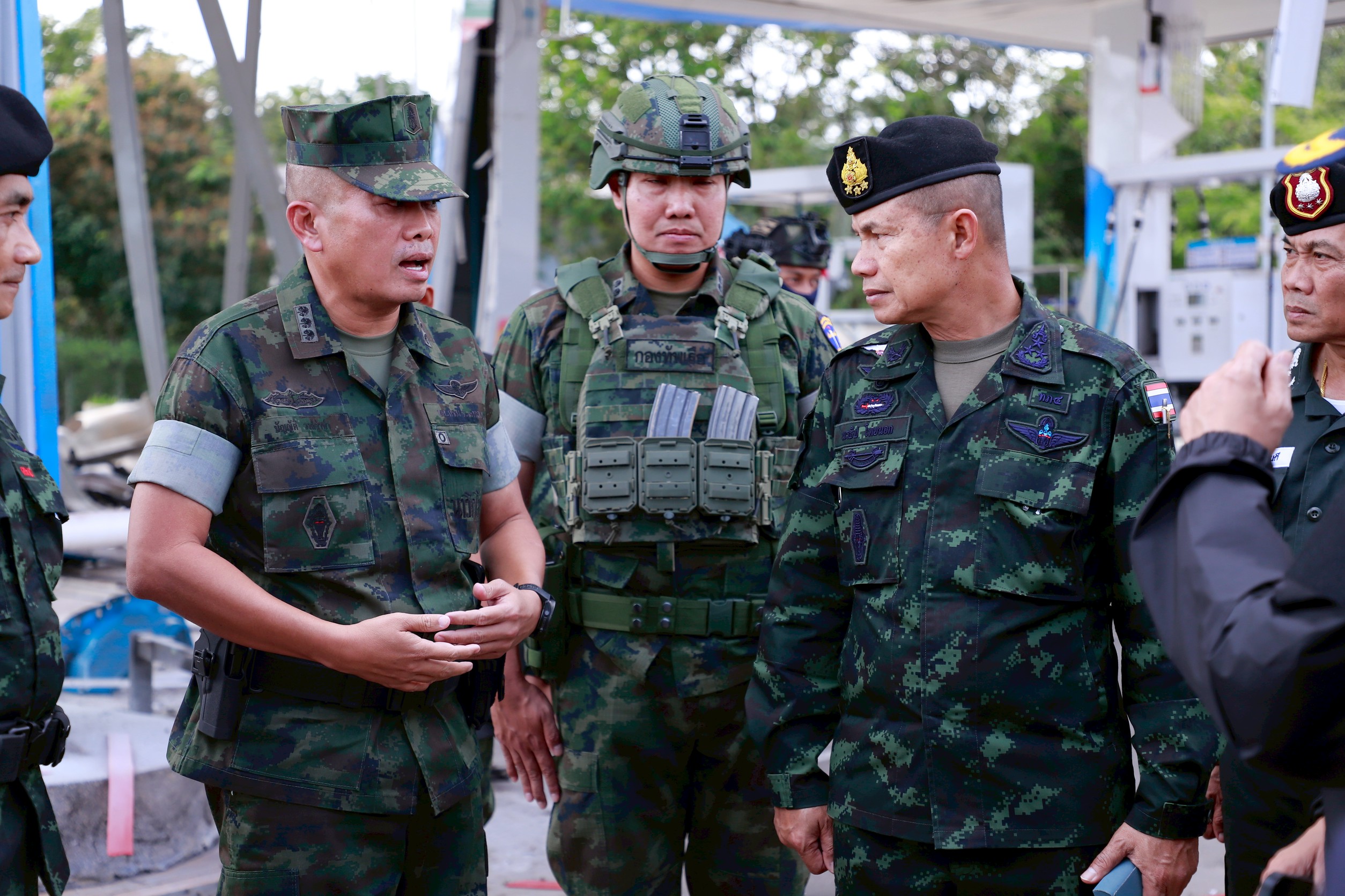 รูปภาพหน้าปก 23c0248e-9610-41da-8d3e-12de556b994c