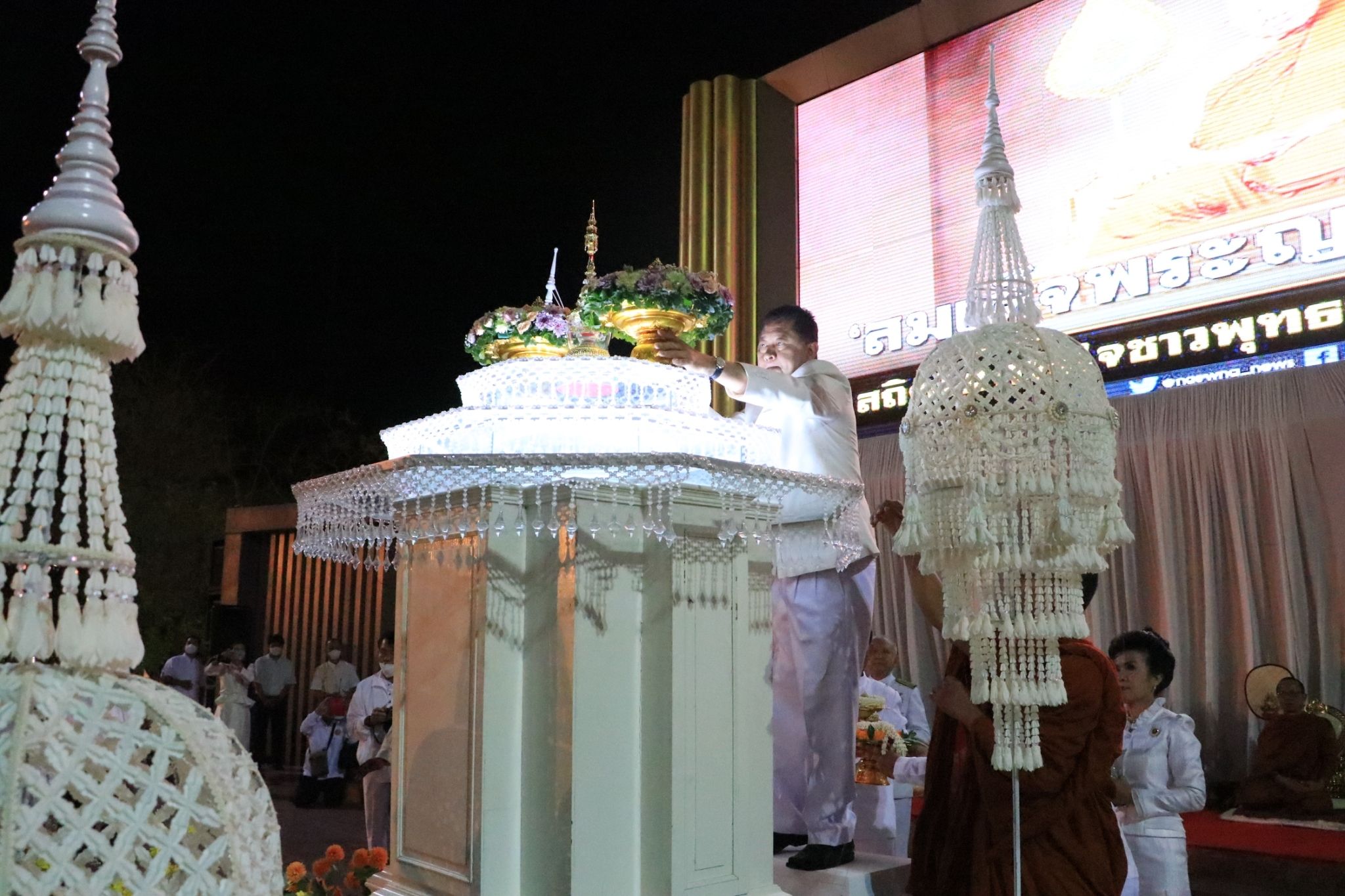 รูปภาพหน้าปก 005c8a0f-dc5d-41a0-b80d-6a4c81e3145b