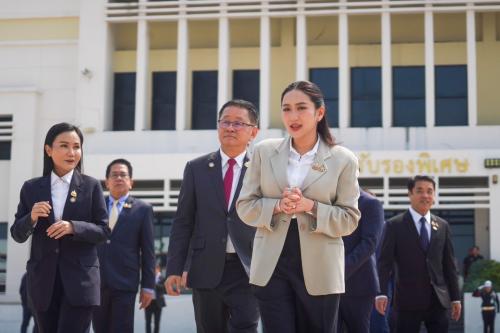 รูปภาพหน้าปก 895c755e-995a-40f5-858c-9db417547ecb