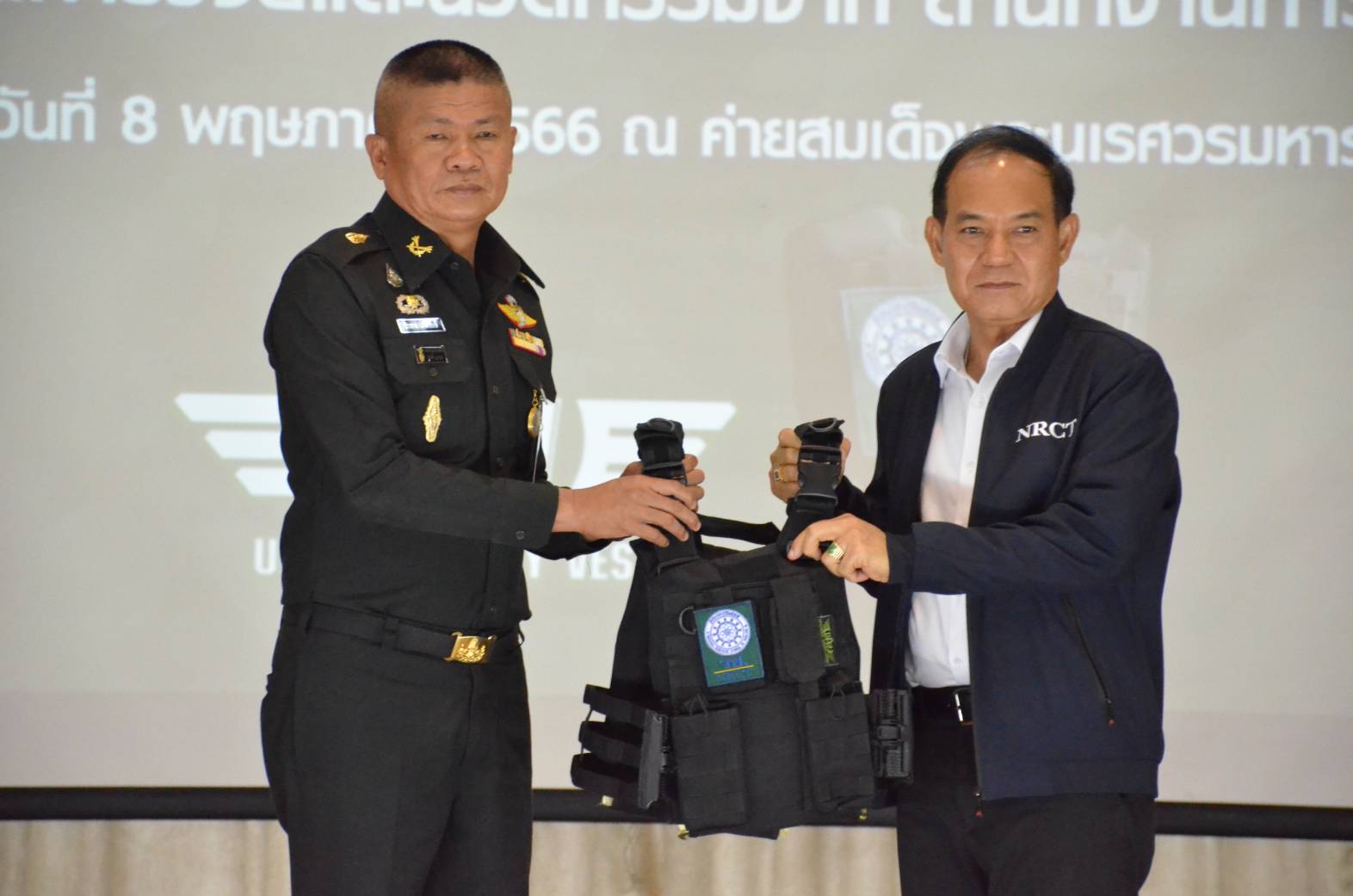 รูปภาพหน้าปก 442a3c9f-e900-4c7f-8724-7cd27f7a14ef