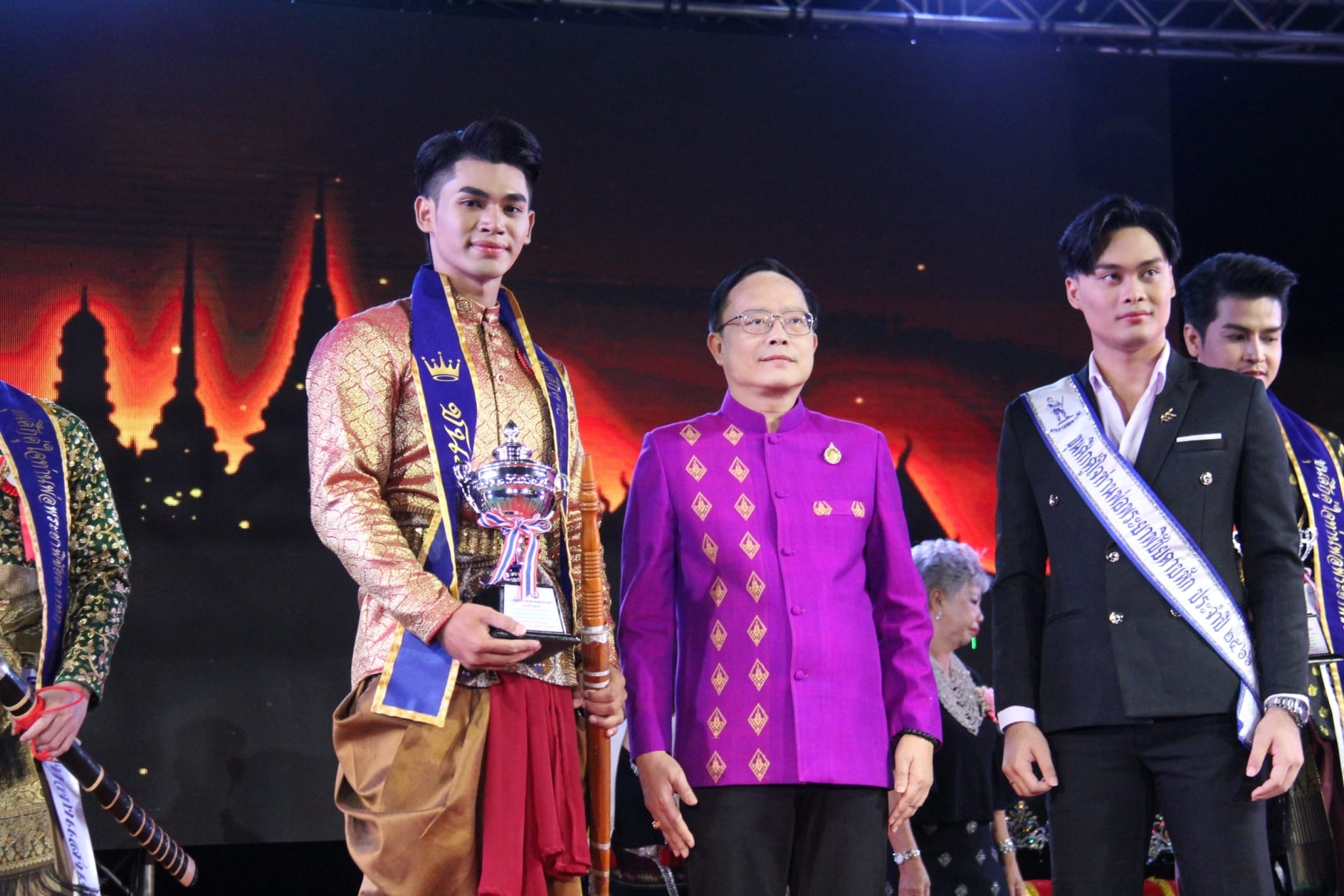 รูปภาพหน้าปก 0df18cf3-f7d1-462a-a6f3-a99feb4ba200