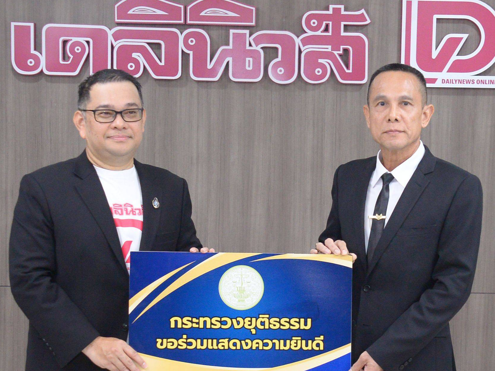 รูปภาพหน้าปก e4fd8fed-ef6b-4889-832b-379bd9d54e35