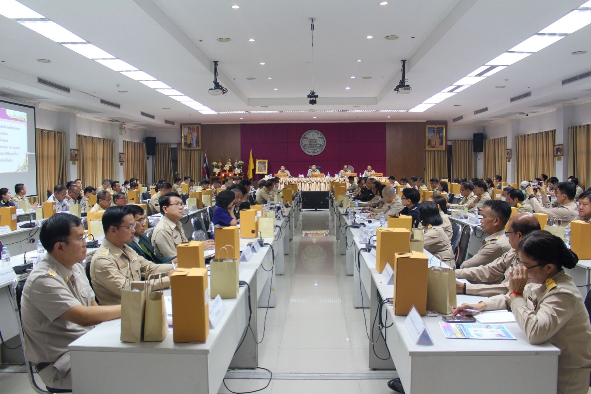 รูปภาพหน้าปก cbd57bb0-e544-408d-8403-180cb7f92119