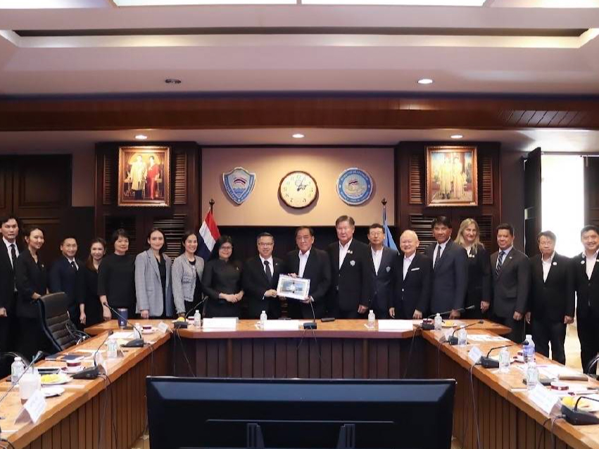 รูปภาพหน้าปก 96f15fa0-1a98-424f-84b2-691c8d7e532b