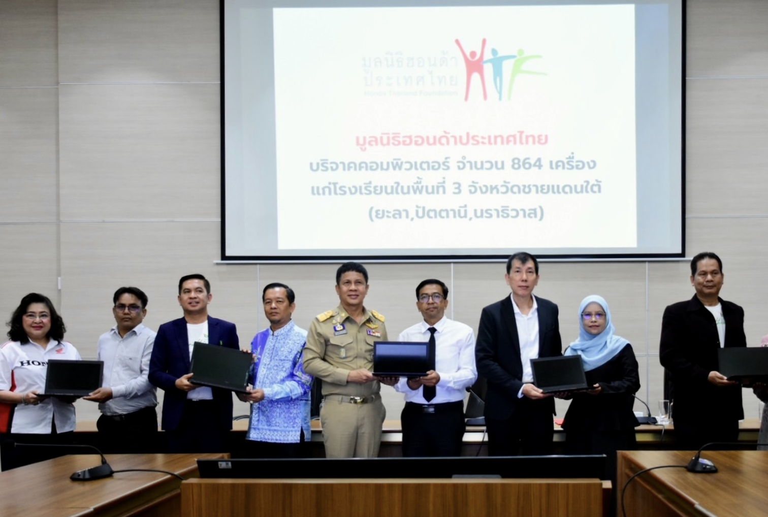 รูปภาพหน้าปก 32c7f2ae-2b0a-49c0-8ad3-41a24c74f06f