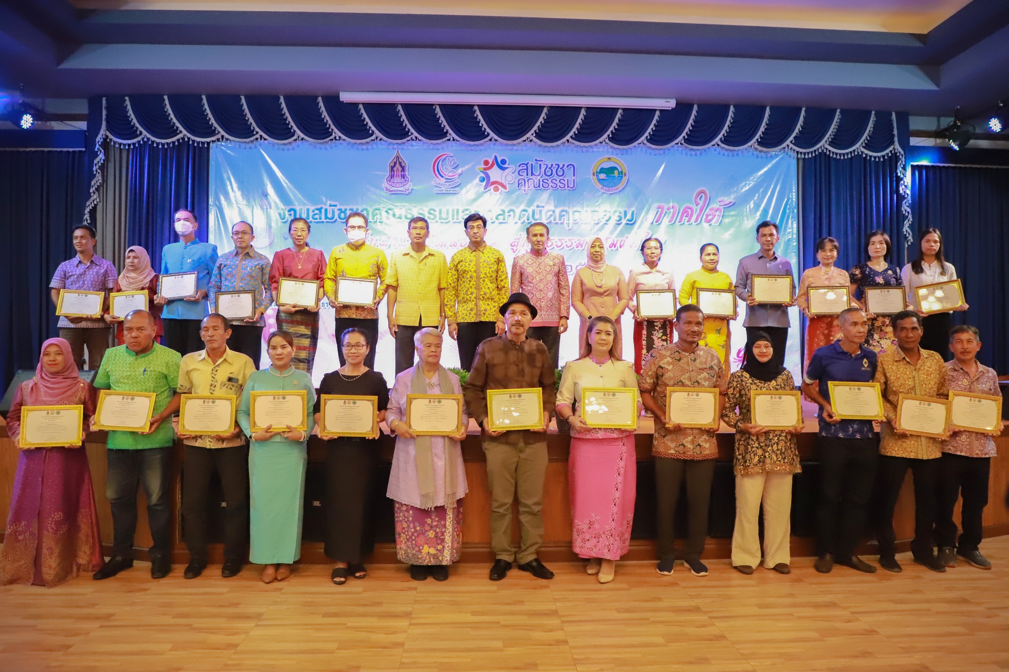 รูปภาพหน้าปก a083535e-ee86-4bdc-8d87-769802c72d65