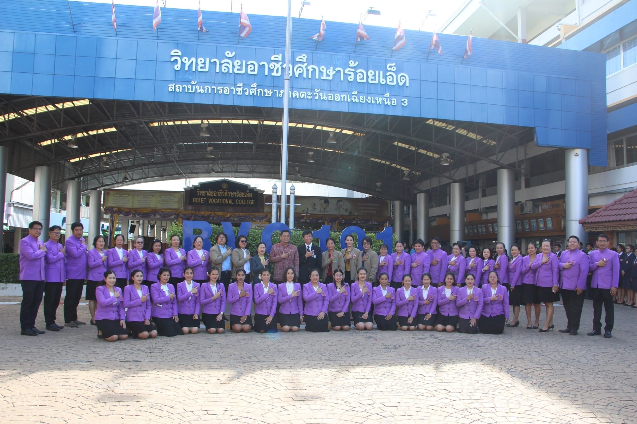 รูปภาพหน้าปก 8de262e6-da2e-4b25-86f7-f270545b046a