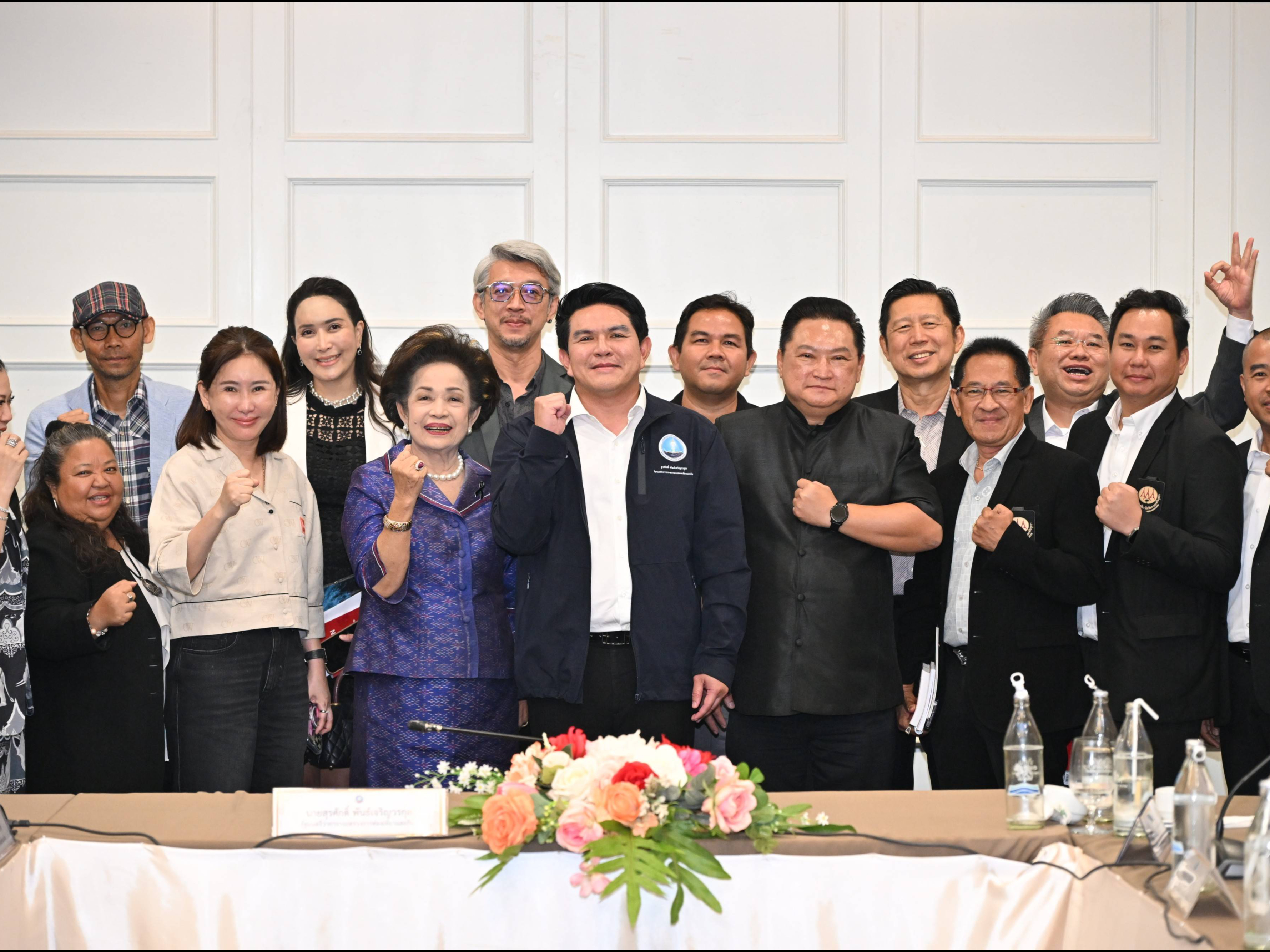 รูปภาพหน้าปก 1bfee8d3-2cda-4e69-8cd7-1d06c7682580